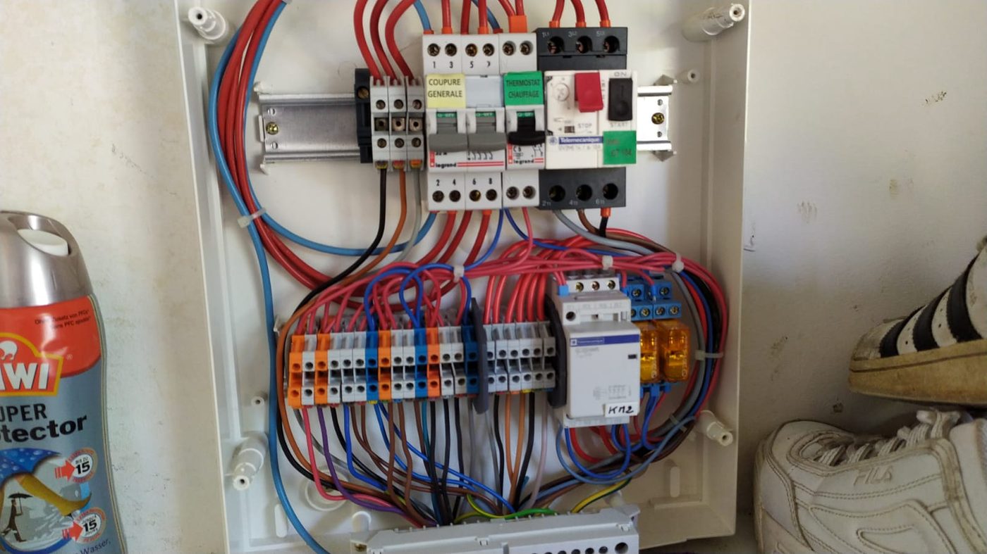Coffret électrique – coupure générale et thermostat