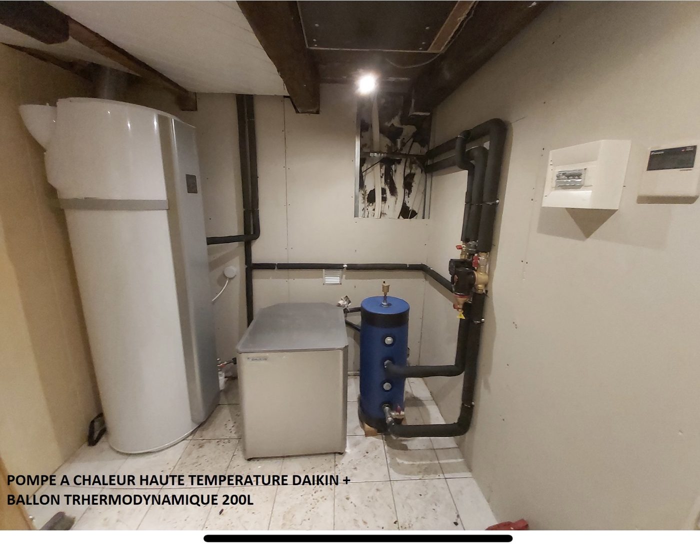 Pompe à chaleur Daikin haute température et ballon thermodynamique 200L